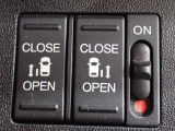 運転席からもスライドドアをボタン操作でスピーディーに開閉できます!またスマートキーでも操作できるので便利です。