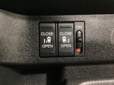 リアドアは乗り降りに便利な両側電動スライドドアです。また運転席に座っていながらスイッチ操作で自在にスライドドアを開け閉めできます。