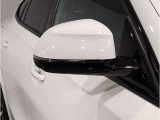 【BMWミラー】視認性の高いスタイリッシュなミラー。自動防眩機能も付いており夜間のドライビングをサポートします。