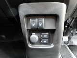 運転席・助手席は共にシートヒーター付なので、寒い日の朝の通勤も快適です♪