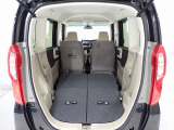 リアシートを倒すと高さも奥行もあるラゲッジスペースとなり自転車なんかも積めちゃいます!!