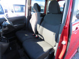 フロントシートも状態良好ですよ。大きな汚れもなく、安心です。座り心地もいいですよ。