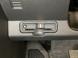 ハンドルの左下にETCがついています。高速道路の料金所の通過も楽々です。 カードの取り出しもしやすい場所についています。