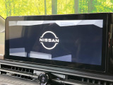 【メーカー純正12.3インチナビ】インテリアに溶け込むスタイリッシュな「専用設計」メーカーナビを装備♪視認性や操作性など基本性能にも優れ、より上質なカーライフをお楽しみいただけます。