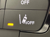 ●レーンアシスト:走行車線の逸脱を教えてくれる機能。走行時に、クルマが車線から外れていることをカメラが検知すると、ステアリングを微振動させてドライバーに警告します。