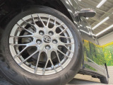 【純正16インチアルミホイール】外観にマッチした純正アルミホイールを装着しております。各種社外アルミホイールや、スタッドレスタイヤも取扱いしております。是非ご相談ください♪
