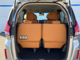 ラゲッジルームは、大容量のスペースを確保。普段のお買い物からレジャーまで、幅広く活躍してくれます!また、リアシートを倒すことでバリエーション豊かにお使いいただけます。