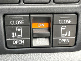 【両側パワースライドドア】スマートキーや運転席のスイッチで後席両側スライドドアの開閉が可能♪電動だから力を入れてドアを開ける必要が無く、小さなお子様でも簡単に開け閉めでき快適です♪