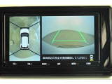 バックガイドモニターで、後方を確認しながら安心して駐車することができます。運転初心者も熟練者も必須の機能ですよ!