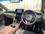 運転席まわりです。 各操作スイッチは使いやすい位置に配置されてます。