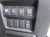 運転席の操作部。左右スライドドアの開閉も出来ます。