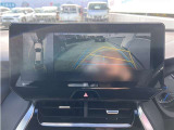 パノラミックビューモニター付きです。車両を上から見たような映像をディスプレイオーディオ画面に表示。運転席からの目視だけでは見にくい、車両周辺の状況をリアルタイムでしっかり確認できます。