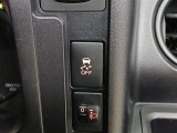 VSC(滑りやすい路面での横滑りを抑え車両の安定性を保つための機能)搭載ですが、雪道などから脱出する時はOFFすると脱出しやすくなる場合があります