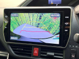 【バックカメラ】駐車時に後方がリアルタイム映像で確認できます。大型商業施設や立体駐車場での駐車時や、夜間のバック時に大活躍!運転スキルに関わらず、今や必須となった装備のひとつです!