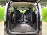 後席を格納すると、これだけの広さが!シーンに合わせたシートアレンジで、大きな荷物も積むことが出来ます♪