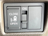 【パワースライドドア】スマートキーや運転席のスイッチでスライドドアの開閉が可能♪電動だから力を入れてドアを開ける必要が無く、小さいお子様でも、重い荷物を持っている時もラクに開け閉めできます♪