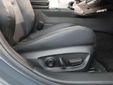 パワーシート搭載。微妙な調整が手軽にでき、ピッタリなポジションで運転することが可能です。