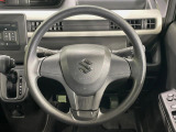 インテリアに合わせたデザインのステアリングは、運転される方のことも考え、運転しやすい形状、大きさです。是非一度、実際に触ってお確かめください。