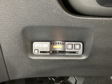 ハンドルの左下にETC2.0がついています。高速道路の料金所の通過も楽々です。 カードの取り出しもしやすい場所についています。