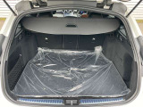 【EASY-PACK自動開閉テールゲート】運転席やエレクトロニックキーのスイッチで自動的に開閉できるほか、テールゲート部のスイッチでも自動的に閉めることができます。