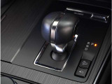 【シフトレバー】シフトもとても操作しやすいデザインになっております。運転する人の事を第一に考えた操作性の高い仕様です。
