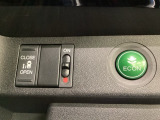 左側電動スライドドアは運転席からでも操作ができるように、ハンドル付近に開閉の操作スイッチが付いています。燃費に役立つECONボタンもここです。