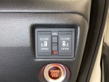 リアドアは乗り降りに便利な両側電動スライドドアです。また運転席に座っていながらスイッチ操作で自在にスライドドアを開け閉めできます。