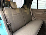 後部座席も気になるようなキズ・汚れやへたり等、大きなダメージはなく、良好な状態です。