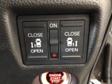 【両側パワースライドドア】両側がパワースライドドアになっており、運転席のスイッチやスマートキーでも開閉が可能です!開口部も広いので乗り降りも楽々♪