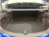 【トランク】積み込みやすくて、たっぷり積める荷室です。シートアレンジできるものは、乗車人数と荷物の量や大きさによってシートを動かすことができるので、より快適なドライブが可能です!