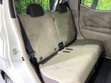 後部座席も気になるようなキズ・汚れやへたり等、大きなダメージはなく、良好な状態です。