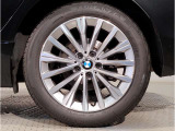 【BMWアロイホイル】軽量かつ強度に拘ったアロイホイル。走行性能ポテンシャルを引き出す設計。車の足元を引き締めてくれる大きなポイントはアロイホイルです。