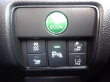 燃費を抑えるECON、横滑りを防ぐVSA等のスイッチ類は運転席の右側、手の届きやすい位置にあります。