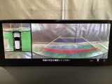狭い場所での駐車やすれ違いなどでより的確な運転操作に役立つ360&deg;ビューモニターが装備されています。