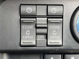 両側電動スライドドアのスイッチ付です。車内からもスイッチひとつで楽にドアの開閉が可能です。電動なので開閉時に力を使う必要がなく、半ドアになることもありません!