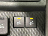 寒い日のドライブを快適にする運転席&助手席シートヒーターが付いてます。アクセサリーソケット(12V/120W)も装備されています。