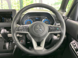 【純正革巻きステアリング】上質な革を使用することで、手にしっかり馴染みとても運転しやすいハンドルです♪