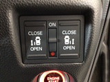 【両側パワースライドドア】両側がパワースライドドアになっており、運転席のスイッチやスマートキーでも開閉が可能です!開口部も広いので乗り降りも楽々♪