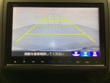バックでの車庫入れも安心です! リアカメラが付いているバックモニター付のナビを装備しております。操作線もついており距離感も画面から確認できます。