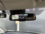 ルームミラーには、上から丸見えアラウンドビューモニターが写るので駐車が苦手な方には便利な装備になりますね♪