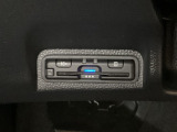 ハンドルの左下にETCがついています。高速道路の料金所の通過も楽々です!。 カードの取り出しもしやすい場所についています。