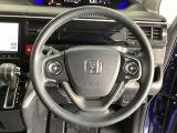 ハンドルにHondaセンシング系のクルーズコントロールやレーンキープアシストなどのスイッチと、オーディオの操作スイッチが装備されています。ハンドルから手を離さず安全に操作できます。