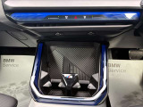 【トランクルーム】全面をファブリック処理し荷物に傷がつくのを防ぎます。ラゲージルーム照明を装着。背もたれをほぼ水平まで倒すことが出来ます。大きな荷物の収納にも便利です。