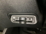 ハンドルの左下にETCがついています。高速道路の料金所の通過も楽々です!。 カードの取り出しもしやすい場所についています。