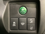 Hondaセンシング用の、VSA(ABS+TCS+横滑り抑制)解除と路外逸脱抑制機能のオンオフスイッチなどはハンドルの右側に装備しています。燃費に役立つECONボタンもここです。