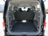セカンドシートを折りたたむと、広大な荷室スペースが確保できます。
