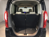 コンパクトボディーなのに、荷室はこんなに広々!たくさん荷物が積めますよ。