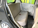 後部座席も気になるようなキズ・汚れやへたり等、大きなダメージはなく、良好な状態です。