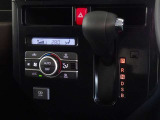 車内を快適に、オートエアコンを装備しています。