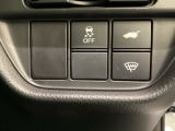 Hondaセンシング用の、VSA(ABS+TCS+横滑り抑制)解除とレーンキープアシストシステムのメインスイッチなどはハンドルの右側に装備しています。